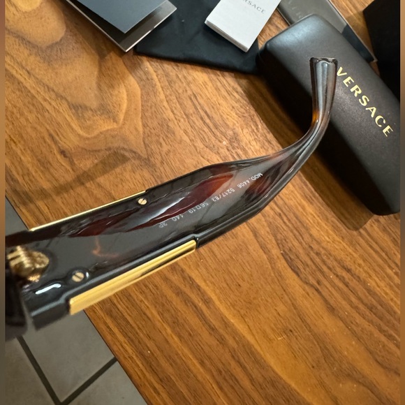 Chance to Buy Authentic Unisex Versace Medusa shades at a great price. - Picture 4 of 7